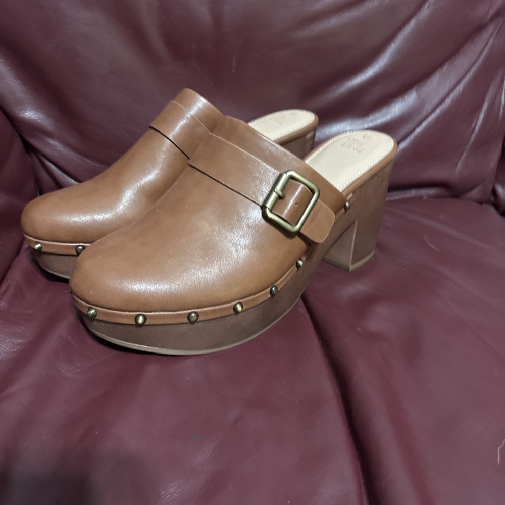 Time and Tru Women's Brown Leather Mule Slip-On Memory Foam Buckle Studs Sz 11